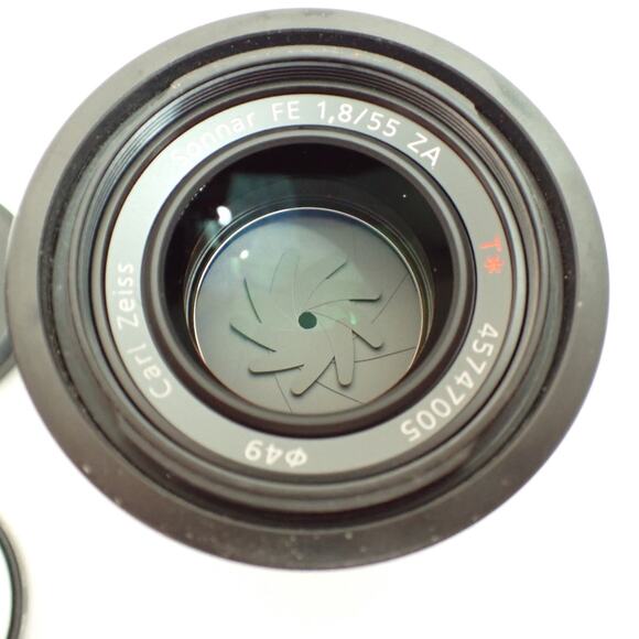 Sony SEL55F18Z Zeiss Sonnar FE 55mm f/1.8 Lens w/Hoya HD2 Filter, Hood, 2 Caps - Picture 2 of 15